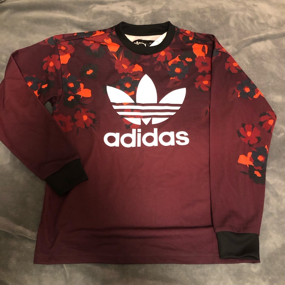 Adidas women sweater. 💨✅💲